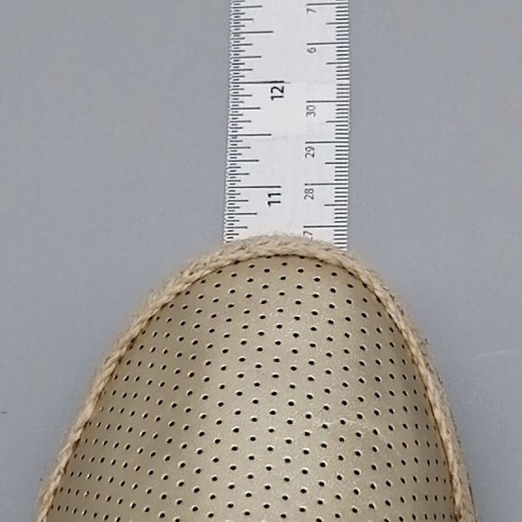 Clarks Womens Slip On Loafer Gold Perforated Flat Heel Almond Toe Elastic 7.5M - Picture 5 of 9